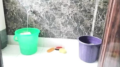 College girl ka bathroom MMS video viral