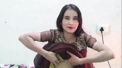 Step sister ka bathroom me paint khol kar choda