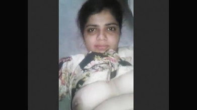 Beautiful Unsatisfied Paki Bhabi Fingering