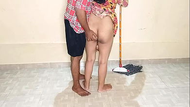 Kamwali Aunty Ko Land Chuswa Kar Dinbhar Chodayi Pelam Kiya – Queen Rima