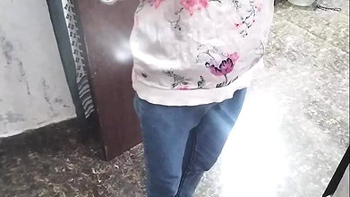 Desi aunty ko paise de kar choda