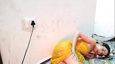 X video dikha kar step sister ko choda