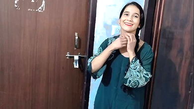 Cute malkin ko naukar ne pel diya