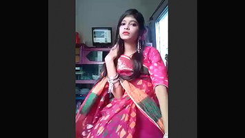 Desi Cute Girl In Saree