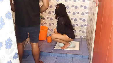 maid ko toilet ka andar chuda jab vo pesab kar rhi thi, Real hindi Dirty HD Porn Sex