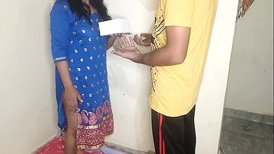 Khaane Ka Paisa Ke Badle Delivery boy Ke Sath Chudai kiya