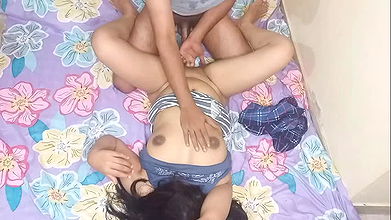 Choti bhabhi Ji ko Jaal Me Fasakar devar ne lund pel chut maari