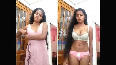 Cute Lankan Girl Exposing Her Nude Body