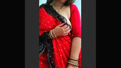 Milf Bong in Saree Playing with her Boobs