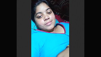Namanshi Bengali Housewife Showing Pussy