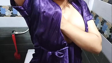 Recorded cam horny stepsister masturbate in morning bath