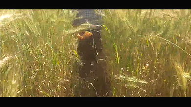 Beautiful sister-in-law in the field, who is roaming in the forest and dropping it and bathing outside in the open bathroom in the field