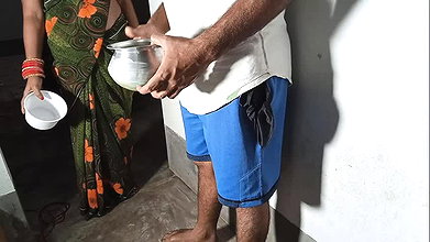 Pados Wali Bhabhi Ko Choda Dudh Lene Ke Bahane Se – XXx Sex