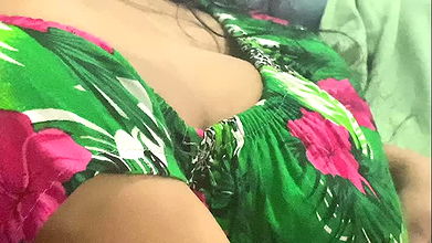 Indian TAMIL Aunty huge boob and nosering is very glamour to her