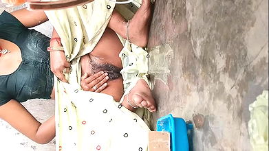 Gujrati bhabhi hairy pussy caught by dever niked hot bath young body