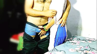 Cute indian college girl sucking and shaking cock DESI maal ke muh me lad de diya