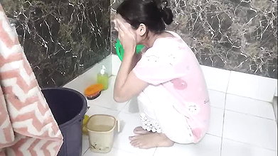 College girl ka bathroom MMS video viral