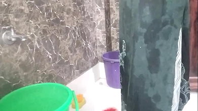 College girl ka bathroom MMS video viral