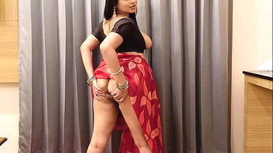 Big Ass Indian Aunty Sex with Desi Saree