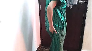 Bhabhi ko saari badalte dekh bur dekh liya