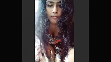 Sexy Desi Girl Shows Her Boobs and Big Ass