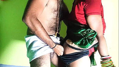 Ghar aaye BABA se hot Sexy Bhabi ne Achche Future Ke Liye chudvaya