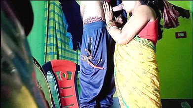 Bhabhi Ne Light Thik Karne Aaya Electrician Se Apny Pussy Ki Pyas Bhujayi