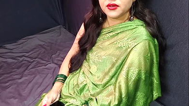 Seeing the Erect Cock, Water Started Coming Out of the Stepaunt’s Pussy and Started Licking It by Drowning in Lust