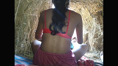 Gaov ki Bhabhi khet me