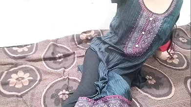 Soyi hui chachi ko jabar dasti chod diya