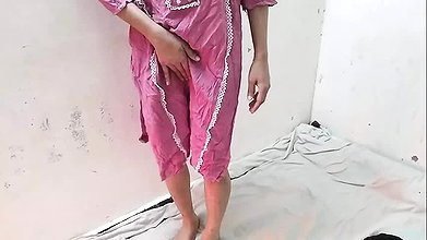 College girl ko bathroom me le jakar jabar dasti pela