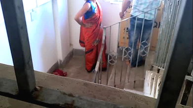 Indian house wife fucked by a LED tv delivery boy for exchange of charges