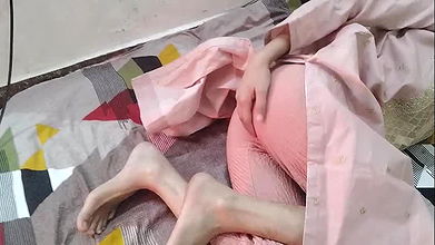 Soyi big step sister ko boobs daba kar chod diya