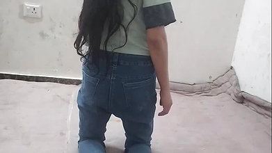 Nurse ko hospital me jabar dasti doodh daba kar pela