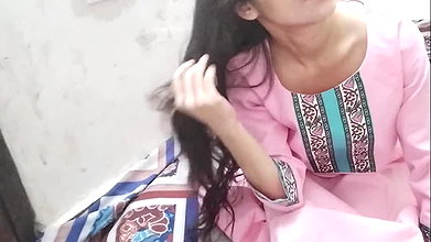 Muslim girl ko paint khol kar jabar dasti pela