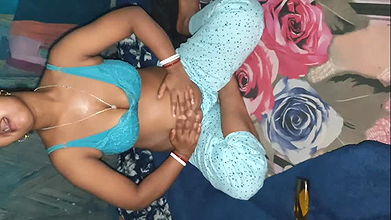 Indian hot bhabhi solo massage with masterbating with fingerings front of lover