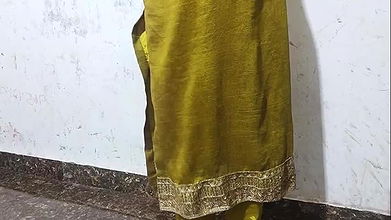 Gaao ki larki chod kar bur faad diya