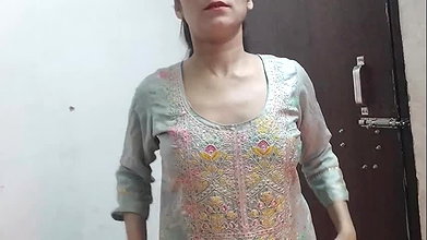 Abbu jaan ne jabar dasti meri chut mari