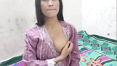 Akele dekh kar step sister ko jabar dasti pel diya