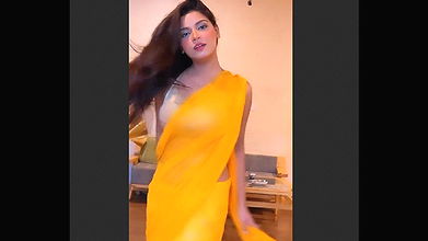 SEDUCTION FILLED BABE SEXY IN YELLOW SAREE BACKLESS HOTNESS