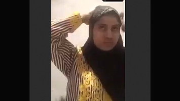 Hijabi Desi Girl Showing