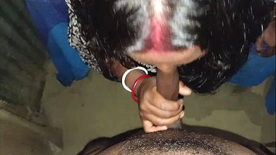 Desi bhabhi ki chudai ki table per leta kar