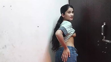 Cute girl ka bathroom MMS viral video