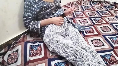 Chacha ne jabar dasti step sister ko choda