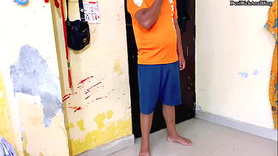 A girl came naked in front of the delivery boy. The boy gave a moment