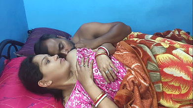 Ten 18 years My Desi indian girlfriend fuck me. Dress remove and big boob press