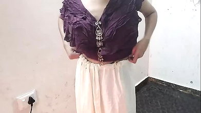 Desi gaao ki larki ko paise dekar hotel le gya