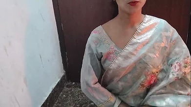 Bhabhi ko jabar dasti doodh dabaya aur choda