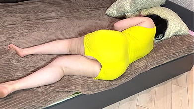 The housewife lay down on the bed and instantly got a dick in her mouth and ass