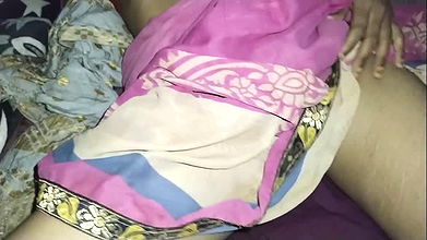 Sister-in-law’s pussy was itching when she scratched it with a finger